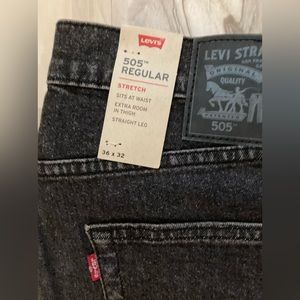 Levi Jeans Mens 36x32.  NWT
